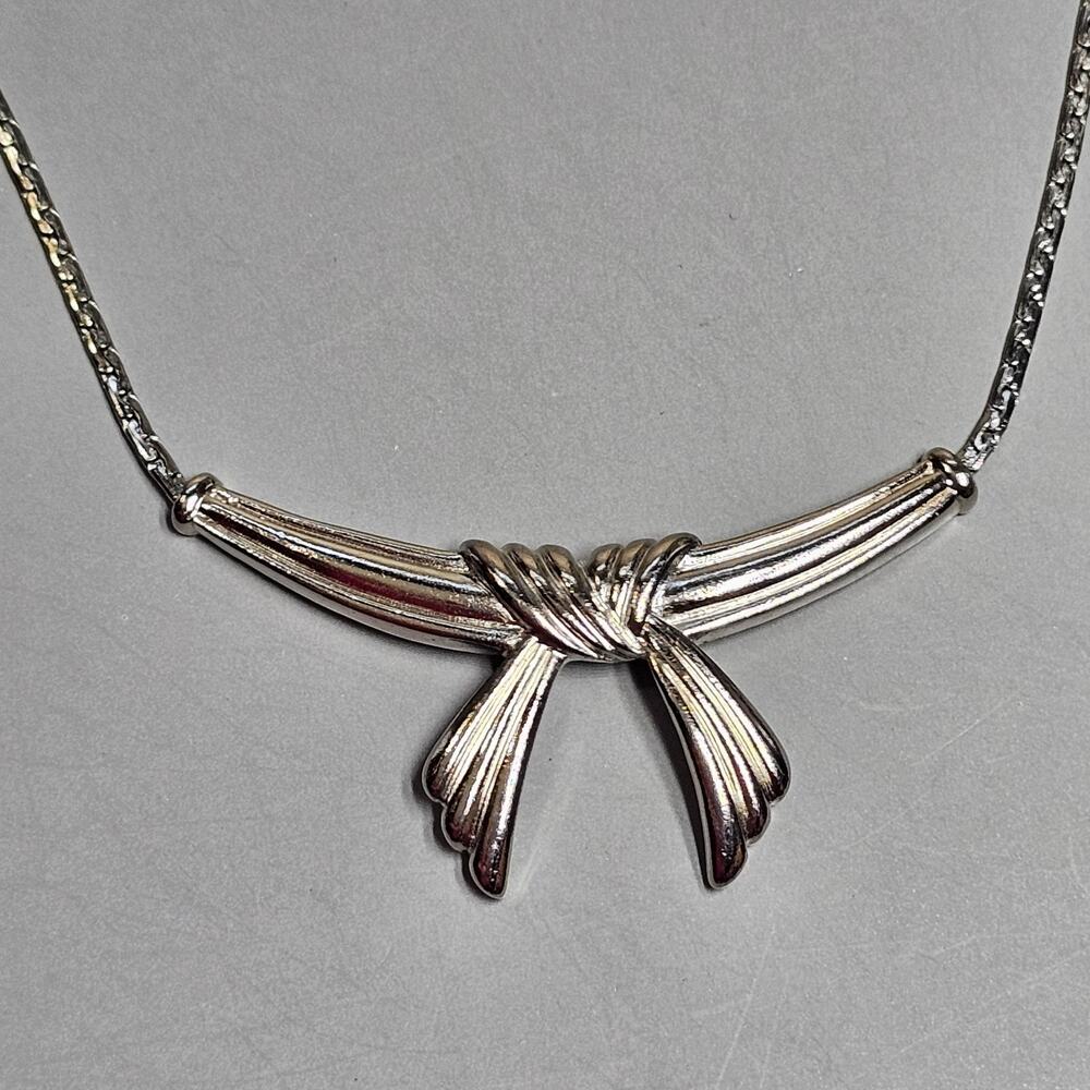 Avon Abstract Ribbon Bow Necklace Classic Retro Silvertone 16.5" Vintage